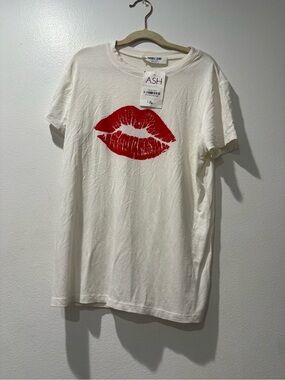 Ash White Tee with Bold Red Lip Graphic
